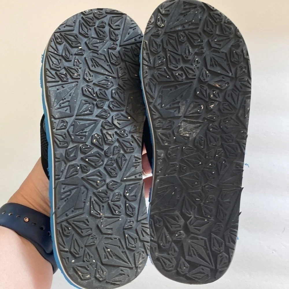 Volcom recliner flip flops boys 4 four barely worn blue black